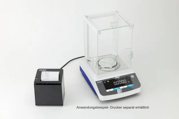 Wägeergebnisse im Labor schnell und einfach ausdrucken. Beispiel: KERN ADS 100-4 Waage mit angeschlossenem Drucker