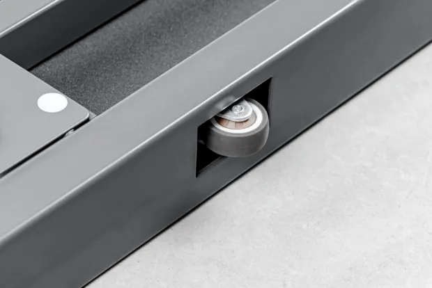 Abbildung zeigt Rollen zum Trasport an der KERN MWN 300K-1LM Waage